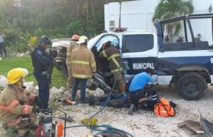 Patrulla choca en carretera de Tulum; hay un policía muerto y siete personas lesionadas