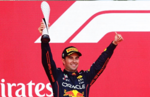 ‘Checo’ Pérez sube al podio en segundo lugar en el GP de Azerbaiyán