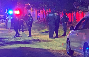 Disparan a mujer afuera de su casa en la Región 225 de Cancún