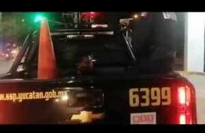 Joven amenaza con cuchillo a empleados de farmacia