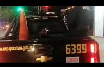 Joven amenaza con cuchillo a empleados de farmacia