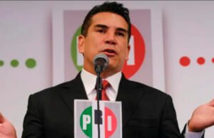 Alejandro Moreno dice que “la dictadura” lo persigue y le inventa que es un corrupto