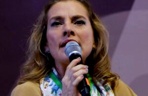 “Hay quien le gusta que le vean la cara”: Beatriz Gutiérrez alerta sobre compra de códice apócrifo