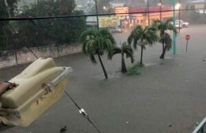 Chetumal se inunda tras el paso de la Onda Tropical 23