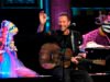 Chris Martin de Coldplay se unió a banda de títeres para interpretar ‘Biutyful’
