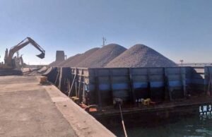 Alertan de afectaciones por desembarque de roca porfiria proveniente de Cuba para trabajos del Tren Maya