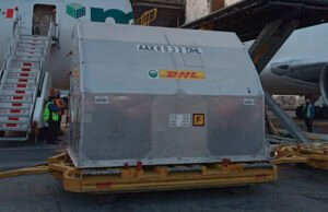 Arriba embarque con 1.2 millones de vacunas pediátricas contra COVID-19