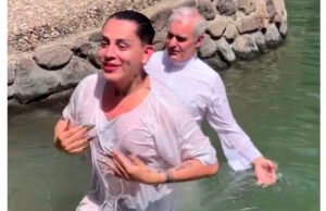 Kunno presume su bautizo “en el mismo lugar que Jesús” y lo tunden en redes