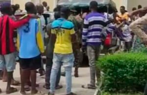 Hombres armados atacan una iglesia católica, dejan al menos 50 muertos en Nigeria