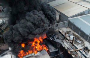 Nuevo León: evacuaron a 100 personas por incendio de toma de “huachicol”