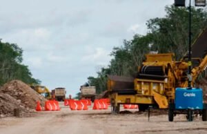 Hombre muere cuando trabajaba en obra del Tren Maya, sobre la autopista Mérida-Cancún