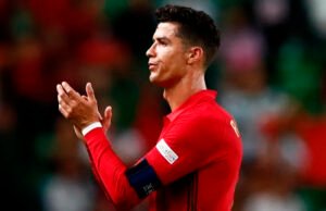 Subastan una playera de Cristiano Ronaldo para ayudar a los soldados ucranianos