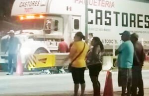 Manifestantes liberan Puente de la Unidad tras protestar por abuso policiaco en el Pueblo Mágico de Isla Aguada, Carmen