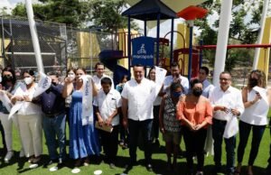 Renán Barrera entrega los trabajos de rehabilitación del parque de la comisaría de Oncán