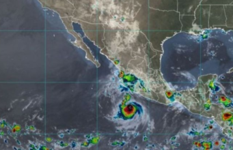 Huracán Bonnie se intensifica a categoría 3 frente a Michoacán; afecta estos estados