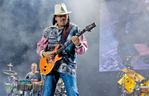 Carlos Santana se desvanece en pleno concierto en Michigan; esto se sabe sobre su estado de salud