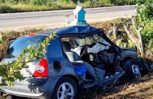 Aparatoso accidente en la Mérida-Tetiz deja una persona prensada