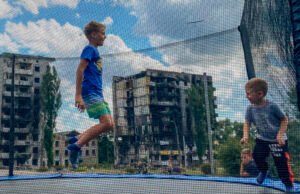 Legisladores de Rusia presentan proyecto para impedir que “países hostiles” adopten niños rusos