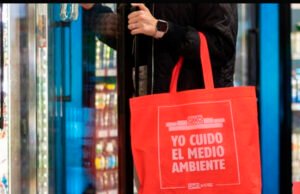 Oxxo se compromete a cumplir con la ley de plásticos de un solo uso en Quintana Roo
