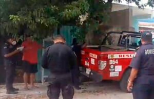 Rescatan a mujer, cayó sobre una varilla mientras bajaba zapotes