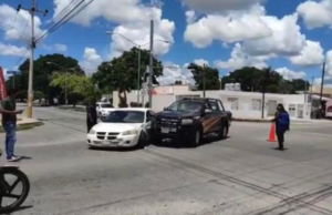 Choca con patrulla por no respetar la señal de alto en calles de Mérida