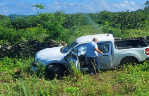 Dos lesionados tras perder el control del volante en la Mérida- Tizimín