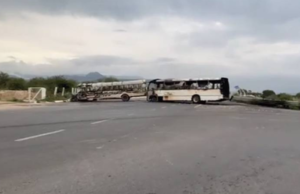 Violencia en Zacatecas: grupos armados bloquean carretera e incendian vehículos en Fresnillo