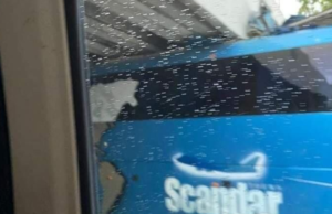 Camión de turistas “destruye” en el Paso Deprimido