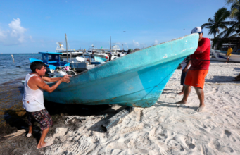 Anuncian cierre de puertos en Yucatán por Onda Tropical número 23