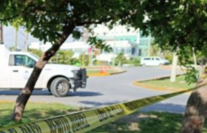 Intentan asesinar a taxista frente a Plaza Las Américas en Cancún