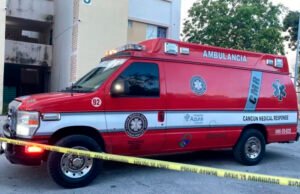 Disparan contra cuatro hombres en cancha de futbol en Cancún