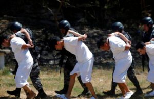Suman 50 mil detenidos en El Salvador tras guerra contra las pandillas