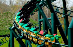Reportan 31 heridos tras choque en el ‘Fire Dragon’, la montaña rusa de Legoland en Alemania