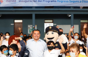 Renán Barrera promueve la prevención de las adicciones en escuelas de Mérida