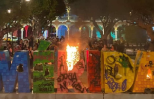 Ayuntamiento de Mérida denuncia daño a patrimonio tras marcha por 28S