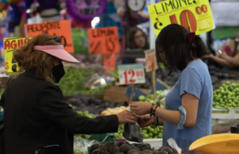 Canasta básica baja 8% y se congelan tarifas de autopistas, el nuevo plan de AMLO contra la inflación