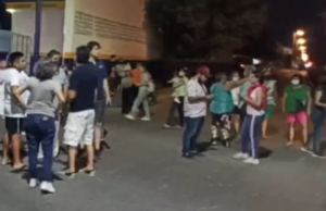 Guiador se abre paso entre manifestantes para evitar ser agredido en Paseos de las Fuentes