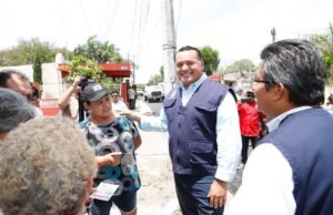 Renán Barrera supervisa la rehabilitación de la calle 95 en la colonia Santa Rosa, ubicada al Suroriente de la ciudad