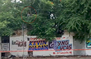 HOMBRE COLGADO EN LA AVENIDA ITZAES