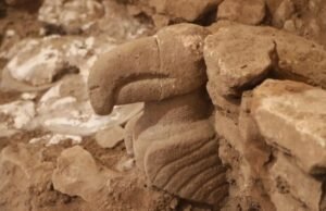 Descubren la primera escultura pintada de la historia