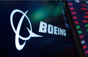 Boeing anuncia cambios en el liderazgo del programa 737 MAX tras incidente de seguridad.