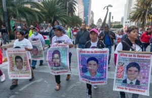 Nuevas órdenes de aprehensión para militares implicados en desaparición de normalistas de Ayotzinapa.