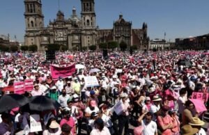 “Multitudinaria Marcha por la Democracia: Ciudadanos se Movilizan en Todo México”