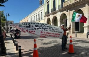 Exigen justicia para una maestra con 40 años de servicio y piden ayuda a la presidenta Claudia Sheinbaum