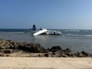 Avión se estrella en playa de Somalia tras despegar de Mogadiscio; no se reportan víctimas