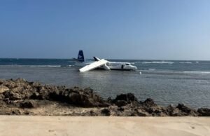 Avión se estrella en playa de Somalia tras despegar de Mogadiscio; no se reportan víctimas