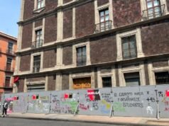 Blindan edificios públicos y monumentos históricos como protección para la marcha del 8M