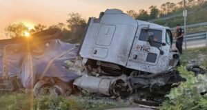 Tractocamión se sale de la carretera; deja dos personas heridas en la Campeche–Mérida