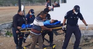 La violencia no es deporte: joven queda grave tras ser arrojado de las gradas en Seyé