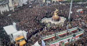 LUTO Y DOLOR EN IRÁN: DESPIDEN A 165 NIÑAS TRAS ATAQUE A ESCUELA INFANTIL